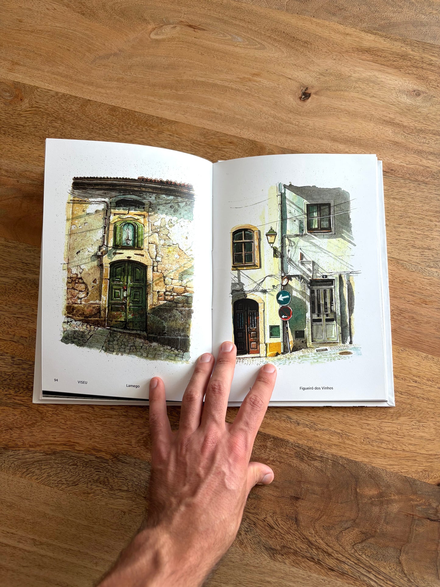 Painting Portuguese Invisible Houses - Book